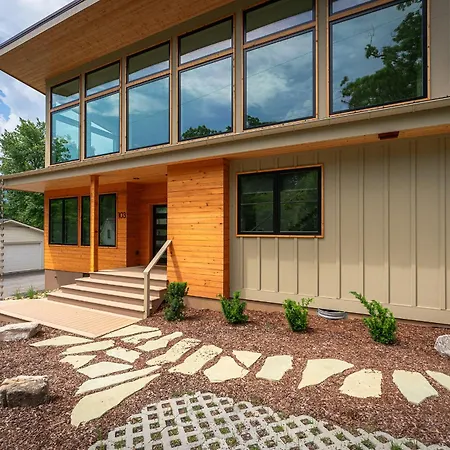 Skyview Oasis Modern Build 1 Mile From Downtown Black Mtn!